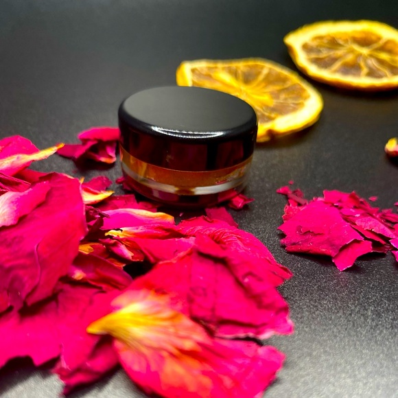 organic skin care, oils are made by a process that thrives from living organisms - Picture 2 of 2